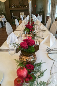 Hochzeit - Tischdekoration Hotel Sonne mit Ecuador Rosen Red Naomi