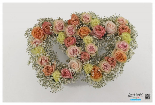Hochzeit - Altargesteck mit bunten Rosen