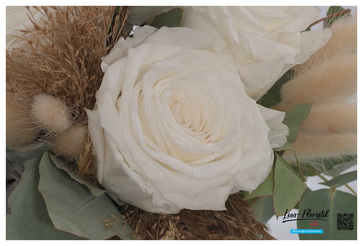 Gefriergetrocknete Ecuador Rose im Brautstrauß