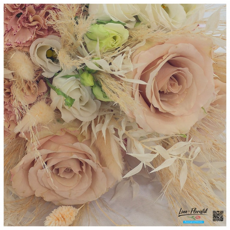 Brautstrauß - Rosen und Lisianthus - Detail