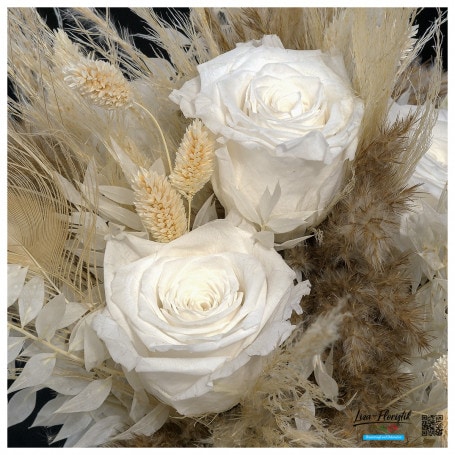 gefriergetrocknete und haltbare weiße Ecuador Rosen im Brautstrauß