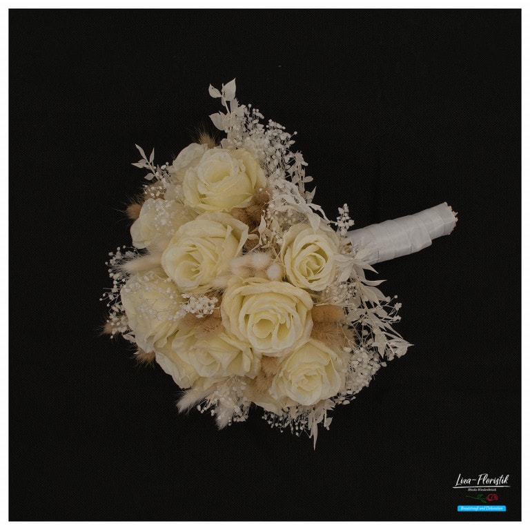 Brautstrauß mit Seidenblumen - liegend -
