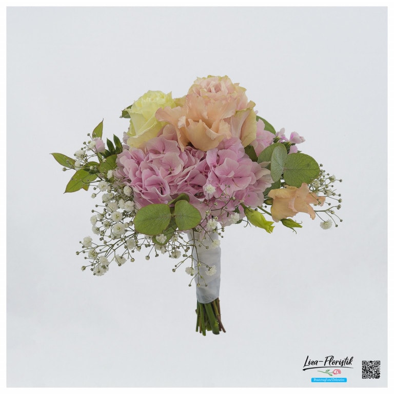 Wurfstrauß mit Hortensie, Rosen, Schleierkraut, Lisianthus und Eukalyptus
