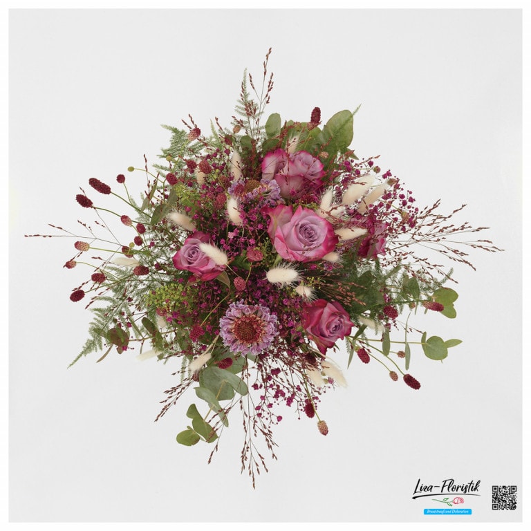 Brautstrauß mit Wiesenknopf, Rosen und Skabiose - oben -