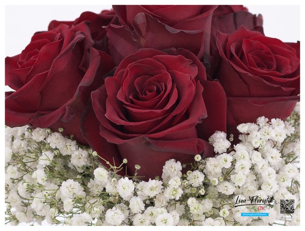 Brautbouquet mit roten Rosen und Schleierkraut - Detail -