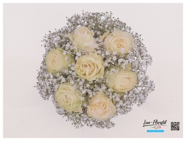 Klassischer, runder Brautstrauß mit Rosen - Detail