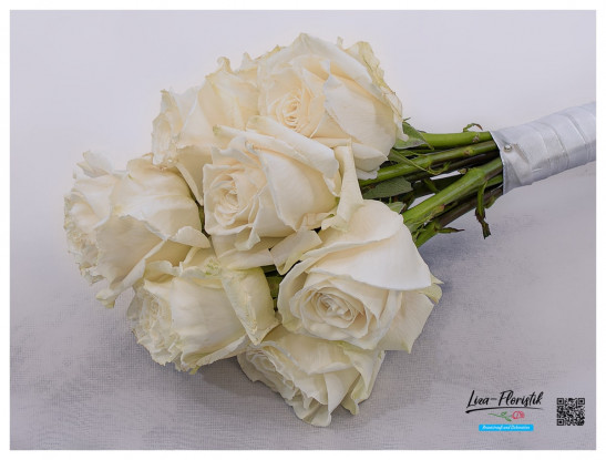 Weiße Ecuador Rosen in einem Brautstrauß - Detail