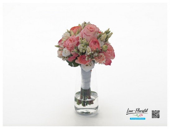 Brautstrauß mit Lisianthus, Rosen, Ranunkeln und Wachsblumen