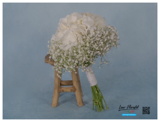 Brautbouquet mit weißer Hortensie und weißem Schleierkraut