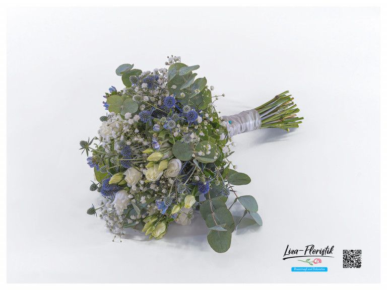 Disteln, Lisianthus, Eukalyptus, Schleierkraut und Seidenblumen