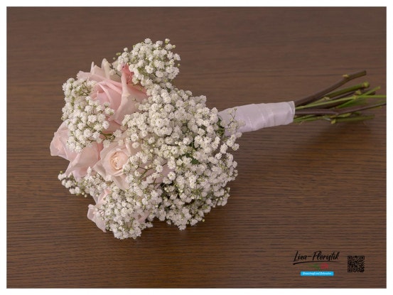Brutbouquet mit rosa Rosen und weißem Schleierkraut - Seite