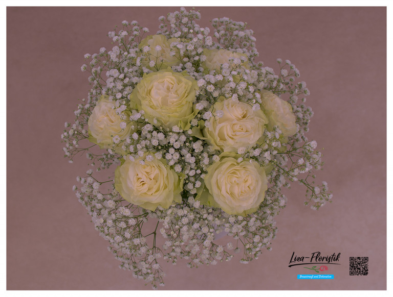 Oben - Brautstrauß mit Ecuador Rosen Mondial und Schleierkraut