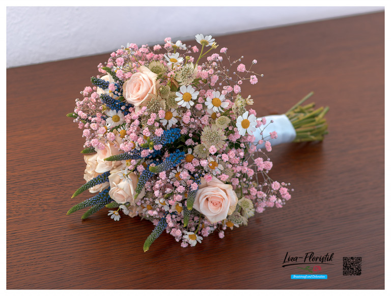 Brautstrauß mit Astrantie im Detail
