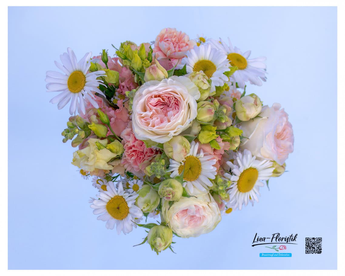 Brautstrauß mit Kamille, Margeriten und Lysianthus - oben