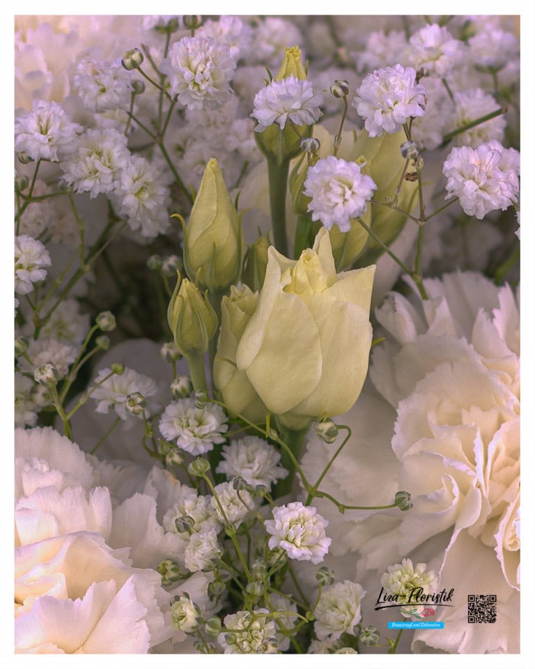 Detail im Brautstrauß: Lisianthus, Nelken und Schleierkraut