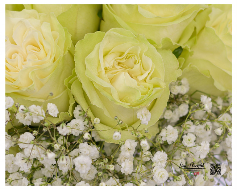 Der Strauß besticht durch seine sanften Creme-Töne, die perfekt zu einer romantischen Hochzeit passen