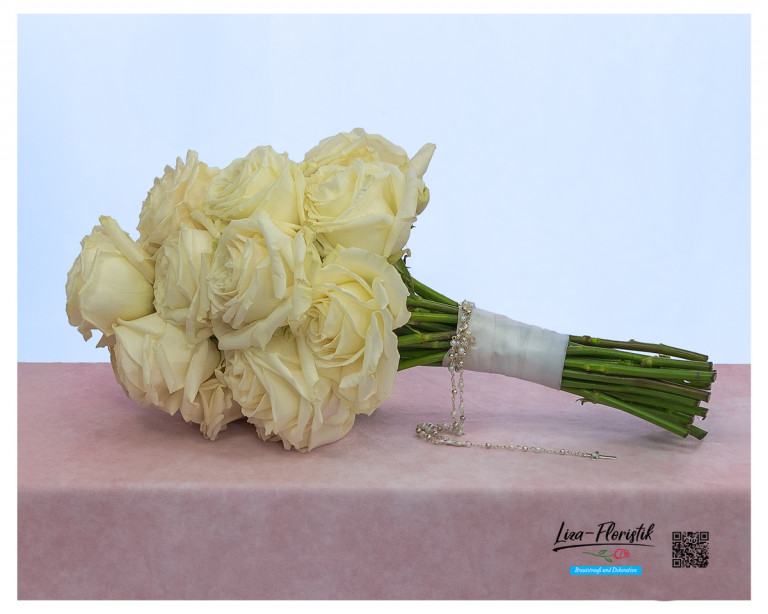 Gestaffelter Brautstrauß mit Ecuador Rosen Mondial