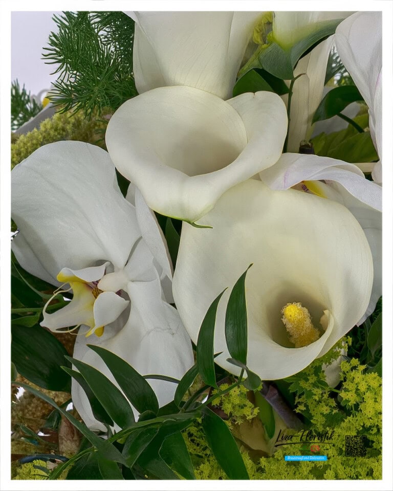 Orchidee und Calla des Brautstraußes im Detail